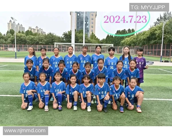 当足球明星邂逅校园青春爱情的奇妙旅程